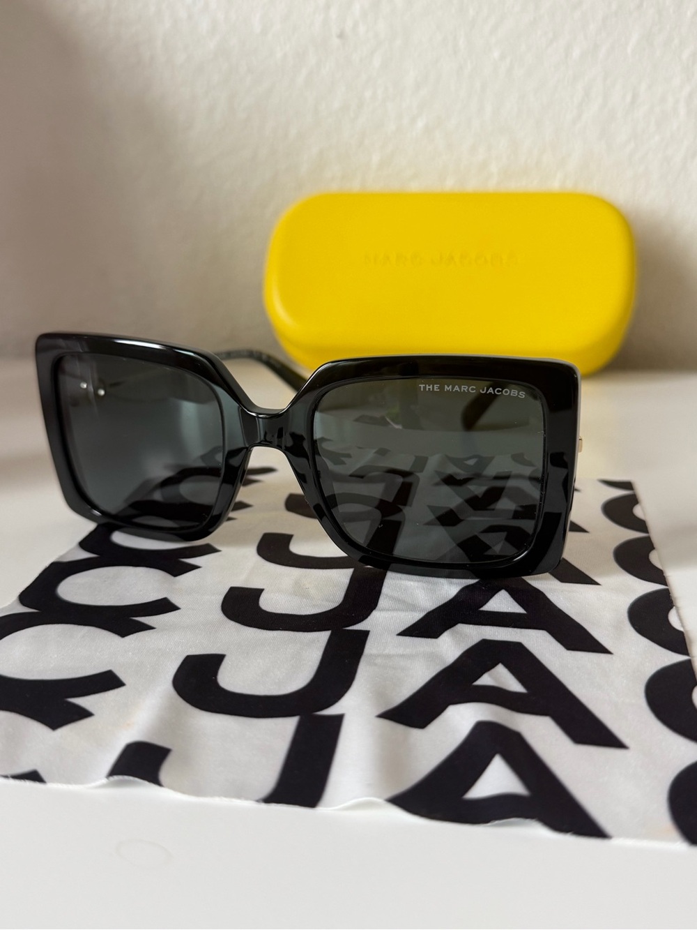 Marc Jacobs Black Square Women’s Sunglasses Authentic like new
